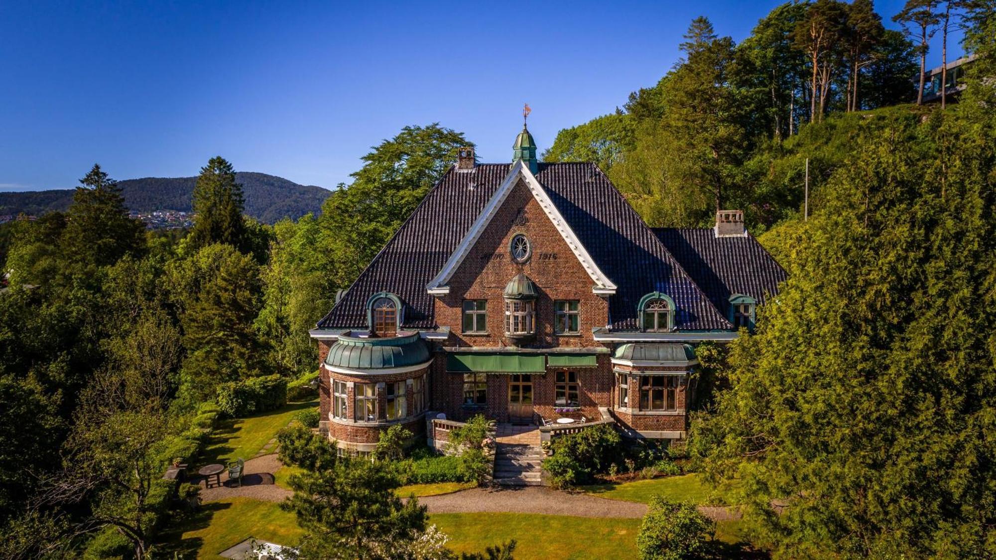 Unique Victorian Villa With Private Coastline Bergen Exteriör bild