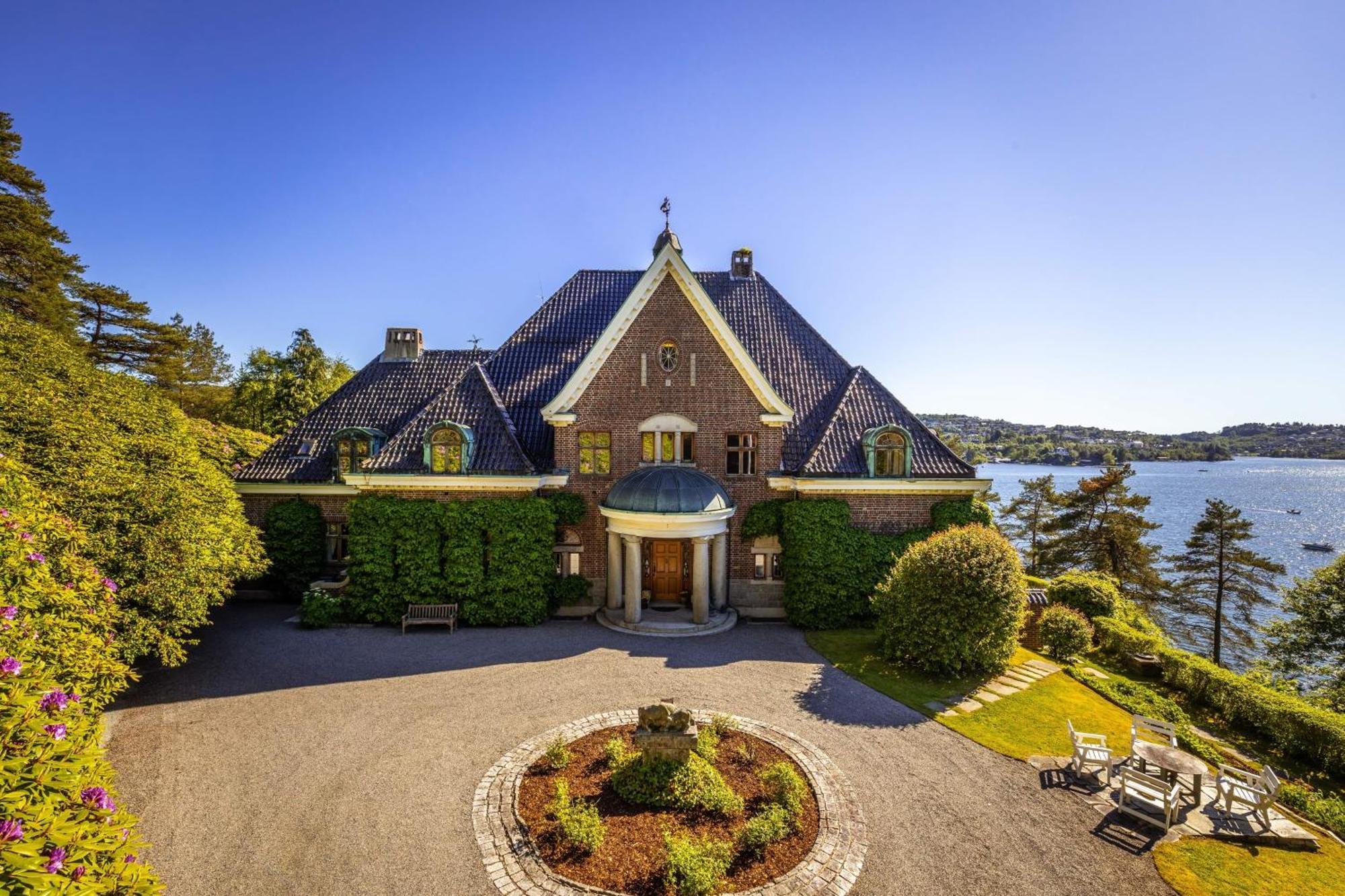 Unique Victorian Villa With Private Coastline Bergen Exteriör bild